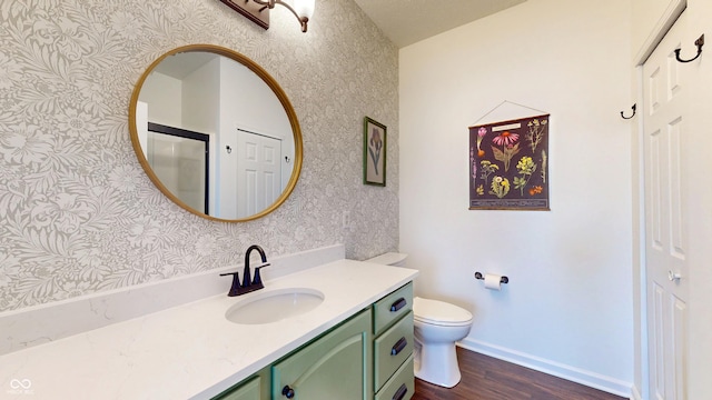 7971 Cool Hollow Pl, Indianapolis, IN 46237 - bathroom with vanity, baseboards, wallpapered walls, toilet, and wood finished floors