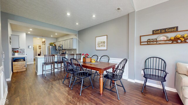 7971 Cool Hollow Pl, Indianapolis, IN 46237 - dining room with recessed lighting, dark wood-style flooring, baseboards, and visible vents