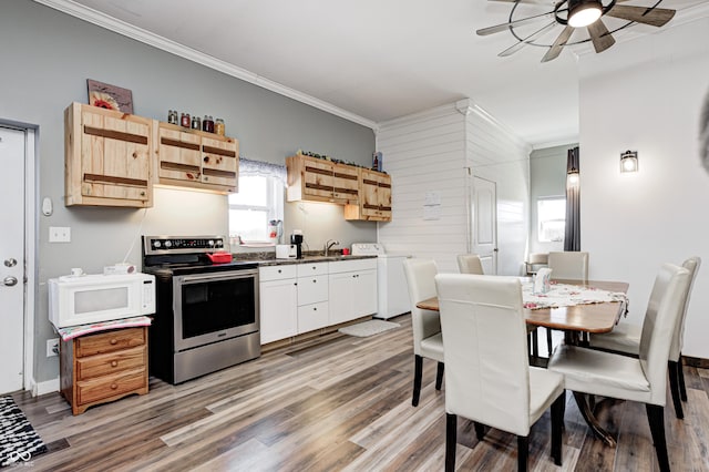 3864 N US Highway 231, Greencastle, IN 46135 - kitchen with white microwave, stainless steel electric range oven, crown molding, washer / dryer, and ceiling fan