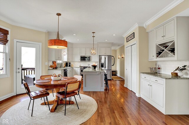 4932 Willow Ridge Ct, Zionsville, IN 46077 - dining room with crown molding, baseboards, recessed lighting, and wood finished floors
