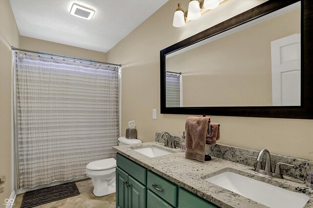 4932 Willow Ridge Ct, Zionsville, IN 46077 - full bathroom featuring double vanity, a sink, toilet, and a shower with curtain