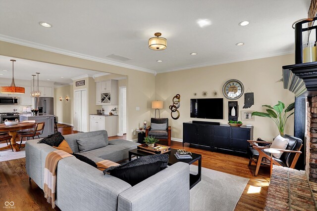 4932 Willow Ridge Ct, Zionsville, IN 46077 - living area with visible vents, crown molding, baseboards, recessed lighting, and dark wood finished floors