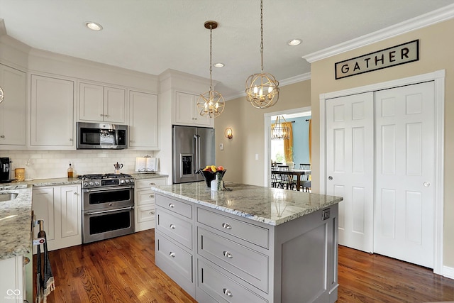 4932 Willow Ridge Ct, Zionsville, IN 46077 - kitchen featuring backsplash, dark wood-style flooring, an inviting chandelier, ornamental molding, and stainless steel appliances