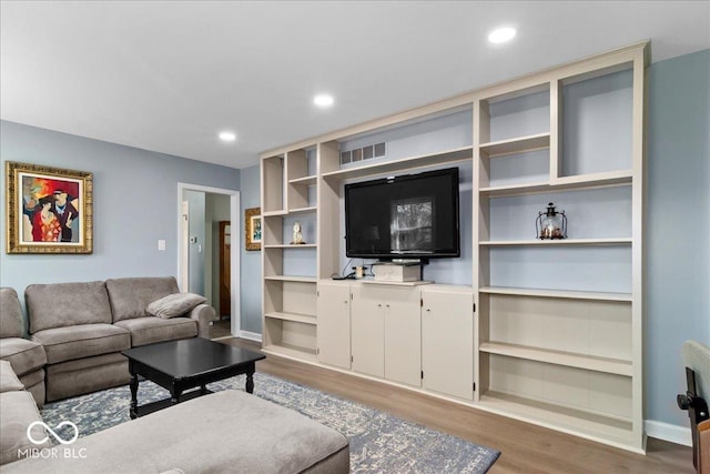 living area featuring recessed lighting, visible vents, baseboards, and wood finished floors