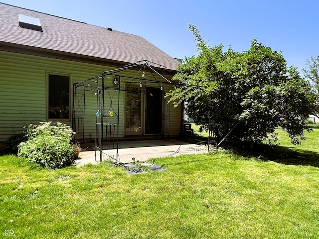 8809 Jonathon Pl, New Haven, IN 46774 - view of green lawn with a patio