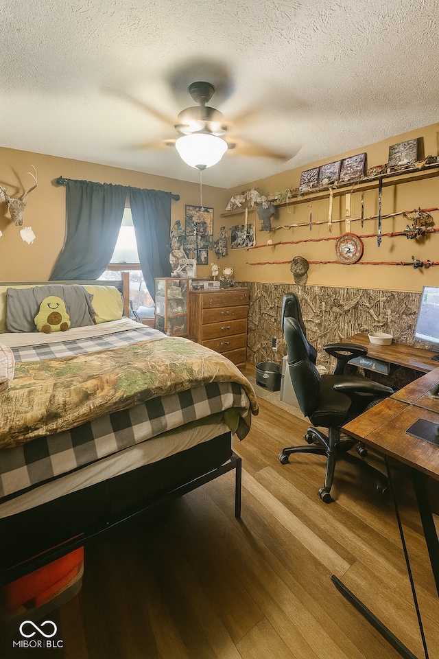 474 Mill, Coatesville, IN 46121 - bedroom featuring wood finished floors, a textured ceiling, and ceiling fan