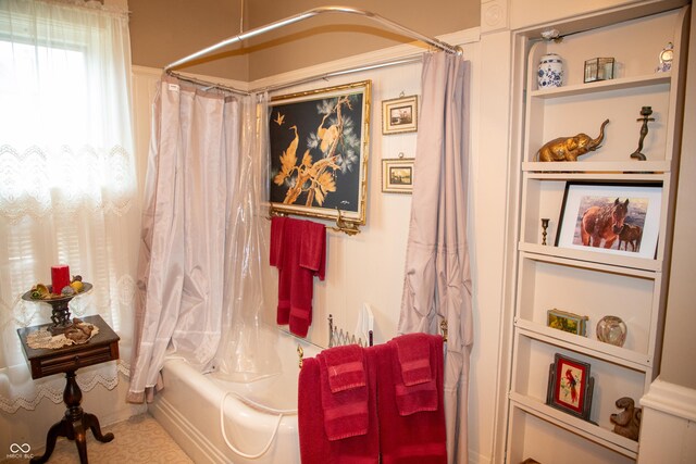 313 E Wabash Ave, Crawfordsville, IN 47933 - interior space featuring shower / bath combo