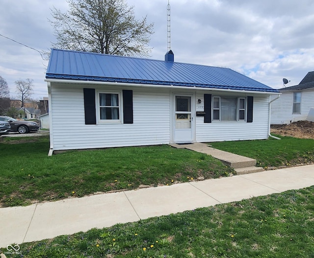 403 S Mill St, Veedersburg, IN 47987 - view of front of home with metal roof and a front lawn
