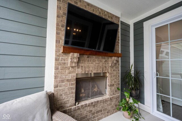 1534 Cloverdon Dr, Westfield, IN 46074 - detailed view of a fireplace
