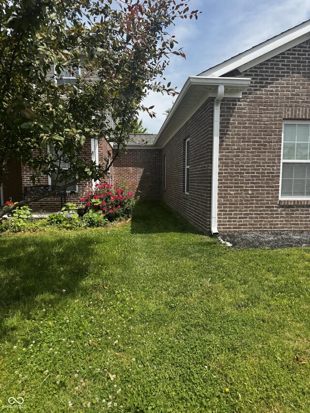 914 Baden Manor Dr, Indianapolis, IN 46217 - view of green lawn