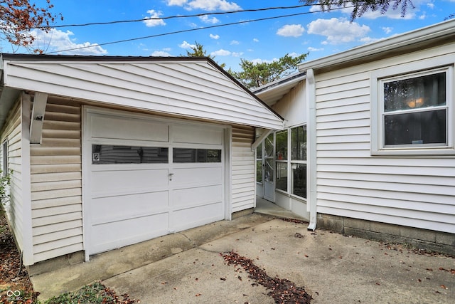 detached garage featuring concrete driveway