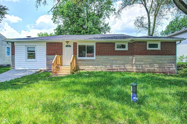 6189 Vigo Dr, Clayton, IN 46118 - single story home featuring stone siding and entry steps