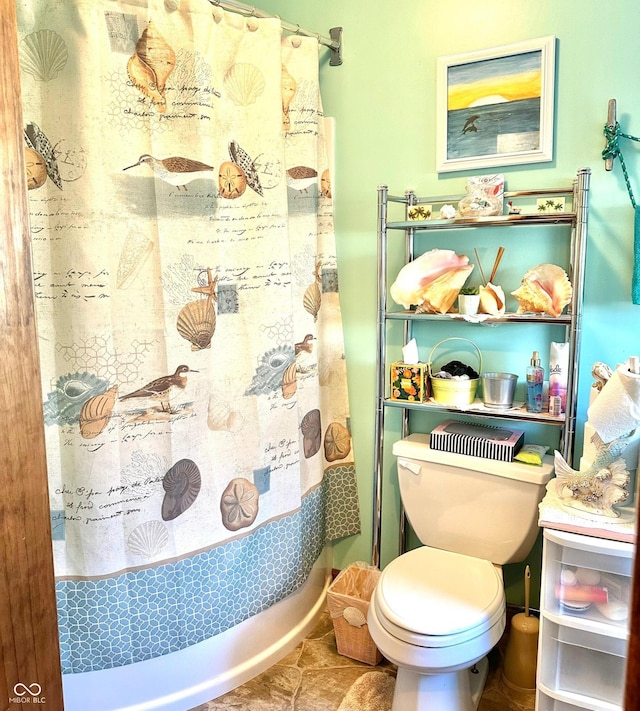 full bathroom featuring toilet and a shower with shower curtain