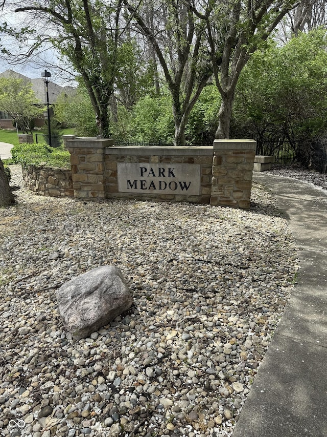 view of community / neighborhood sign