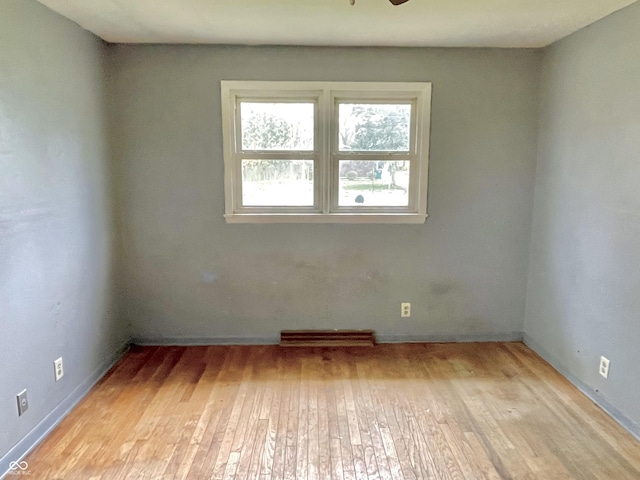 empty room with wood-type flooring and a ceiling fan