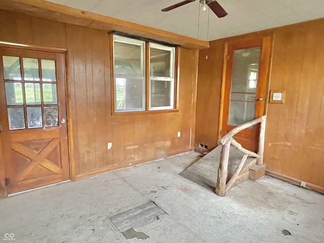 exterior space featuring a ceiling fan
