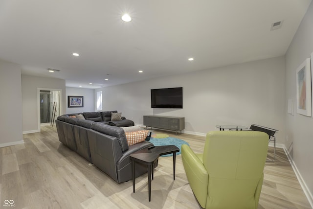 living room with visible vents, recessed lighting, baseboards, and light wood-type flooring