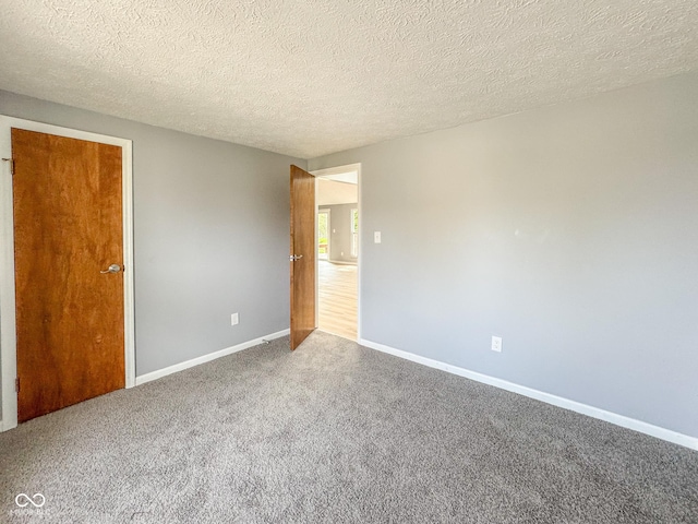 9362 Helmsdale Dr, Indianapolis, IN 46256 - unfurnished room featuring baseboards, carpet flooring, and a textured ceiling