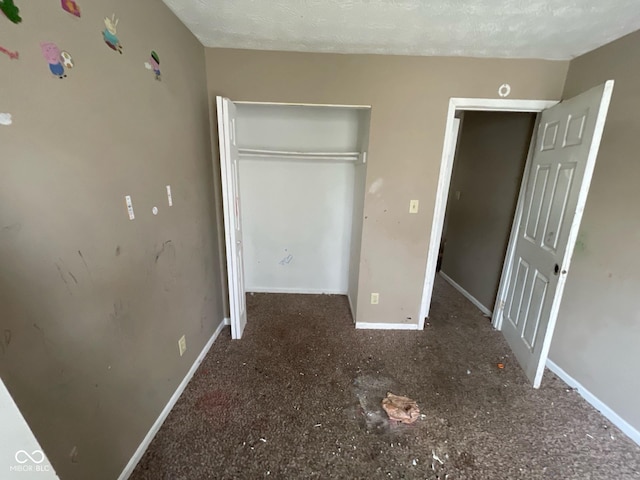 unfurnished bedroom featuring a closet and baseboards