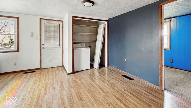 3346 S Lockburn St, Indianapolis, IN 46221 - laundry area featuring visible vents, washer / dryer, and a textured ceiling