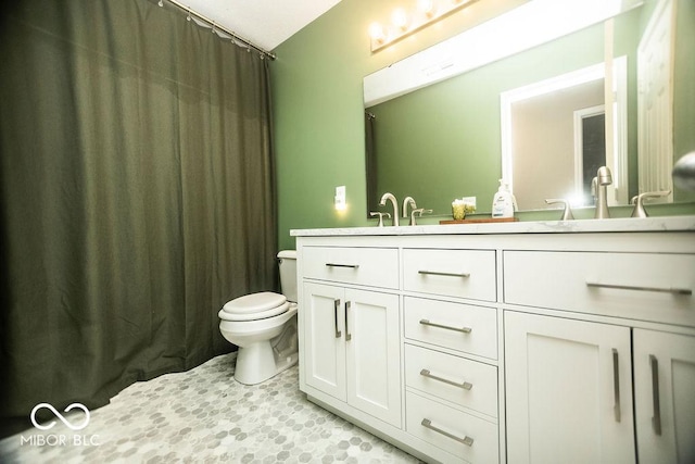 3896 Woods Bay Ln, Plainfield, IN 46168 - bathroom featuring double vanity, a sink, a shower with shower curtain, and toilet