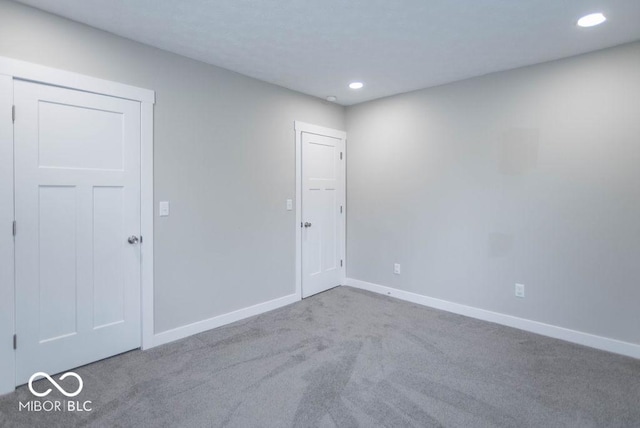 carpeted spare room with baseboards and recessed lighting