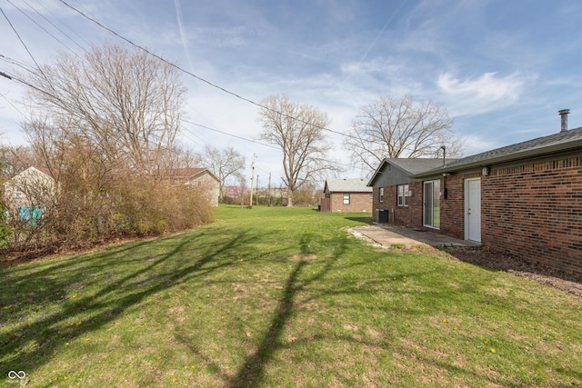 view of yard with a patio