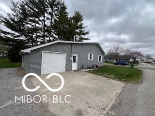 517 Dicks St, Lebanon, IN 46052 - exterior space with driveway