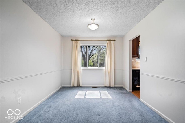 315 Heritage Ct, Fishers, IN 46038 - unfurnished room featuring baseboards, carpet flooring, and a textured ceiling