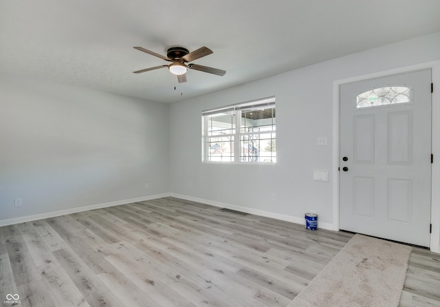 1125 N Colorado Ave, Indianapolis, IN 46201 - entryway featuring light wood-style floors, visible vents, a ceiling fan, and baseboards