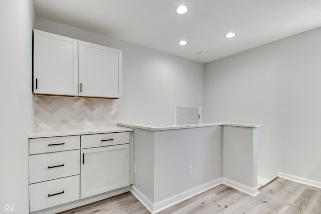 1125 N Colorado Ave, Indianapolis, IN 46201 - bar featuring light wood-type flooring, baseboards, recessed lighting, and backsplash