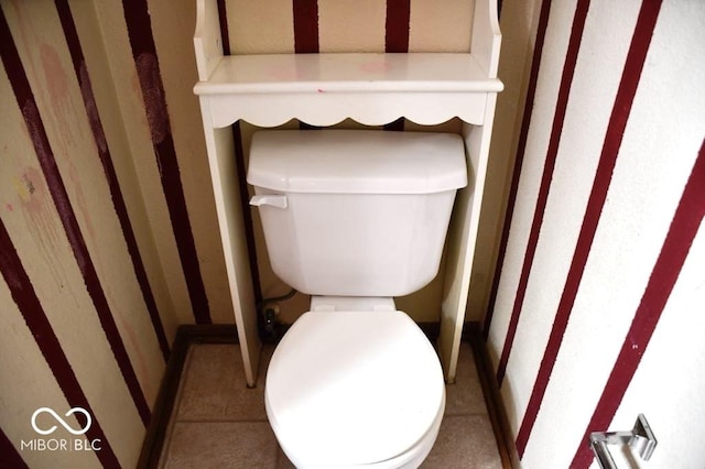 607 Deer Trail Dr, Indianapolis, IN 46217 - bathroom with toilet