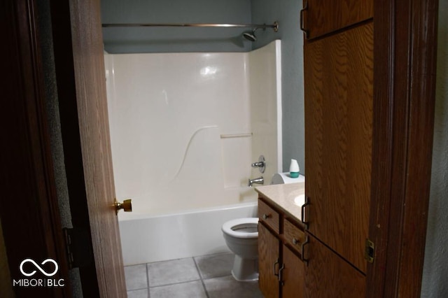 607 Deer Trail Dr, Indianapolis, IN 46217 - full bath featuring toilet, tile patterned floors, vanity, and shower / tub combination