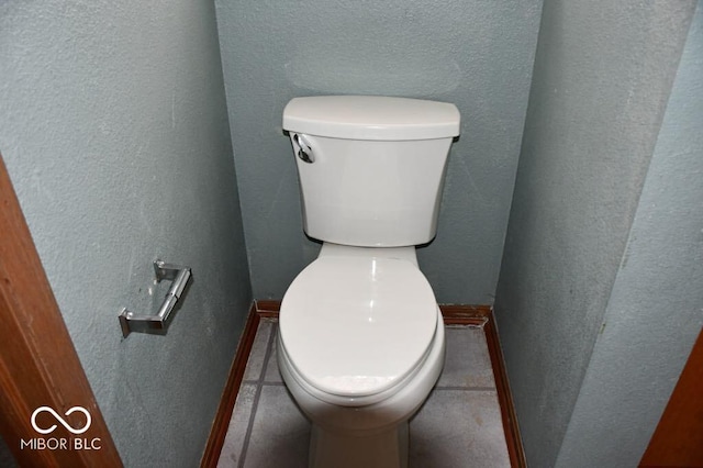 607 Deer Trail Dr, Indianapolis, IN 46217 - bathroom with a textured wall and toilet