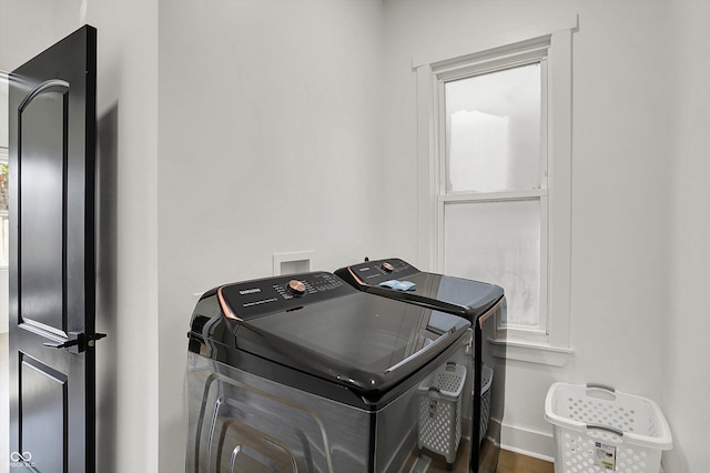 1818 Orleans St, Indianapolis, IN 46203 - washroom featuring laundry area, baseboards, and independent washer and dryer