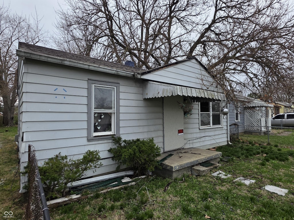5842 Greenfield Ave, Indianapolis, IN 46219 - exterior space with fence