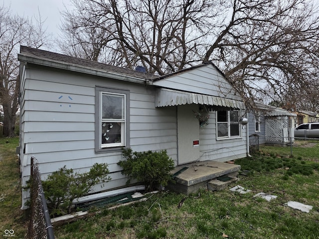 5842 Greenfield Ave, Indianapolis, IN 46219 - exterior space with fence