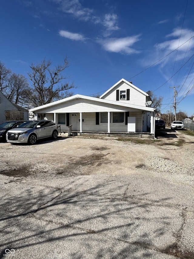 800 W Lindweth Pl, Muncie, IN 47303 - view of front of home with driveway and covered porch