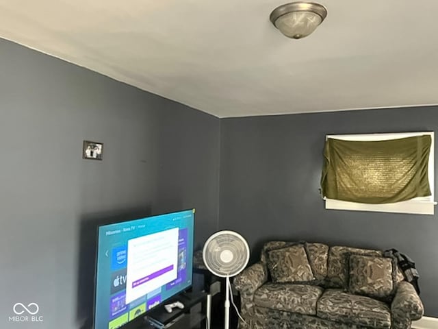 801 N Denny St, Indianapolis, IN 46201 - view of living room