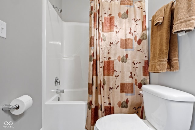 full bathroom with toilet and shower / tub combo with curtain