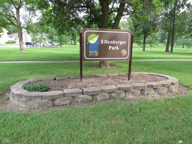 community sign featuring a lawn
