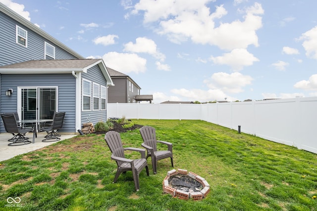 view of yard with a patio, a fenced backyard, and an outdoor fire pit