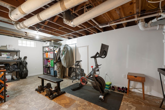 exercise room featuring baseboards