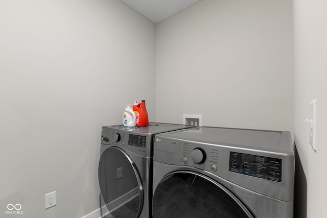 8673 Laurelton Pl, Brownsburg, IN 46112 - laundry room with baseboards, washer and clothes dryer, and laundry area