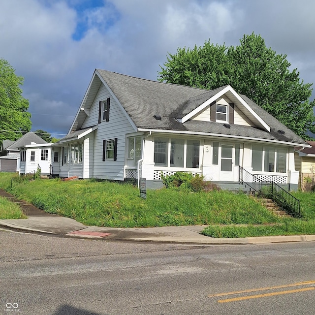 view of front facade featuring a shingled roof