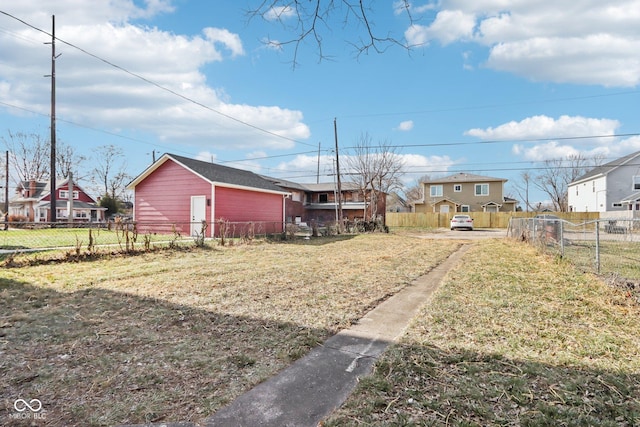2114 N Dexter St, Indianapolis, IN 46202 - view of yard featuring a residential view and fence