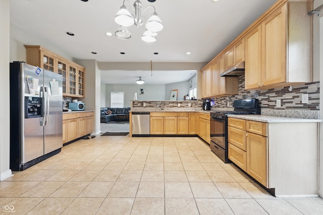 621 Fireside Dr, Greenwood, IN 46143 - kitchen featuring stainless steel appliances, under cabinet range hood, a peninsula, backsplash, and recessed lighting