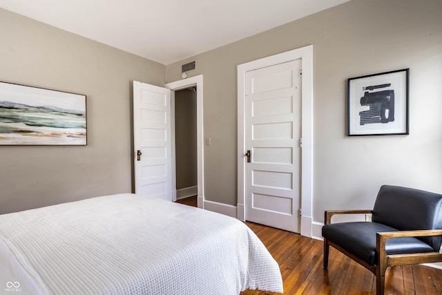 801 N Pennsylvania St Apt D, Indianapolis, IN 46204 - bedroom featuring dark wood finished floors and baseboards