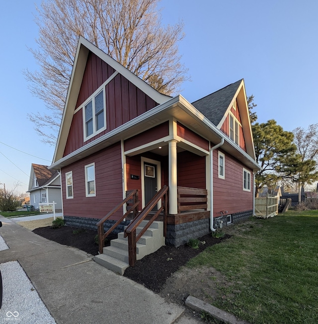 view of front of property featuring board and batten siding and a front lawn