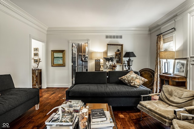 living area featuring crown molding, visible vents, wood finished floors, and baseboards